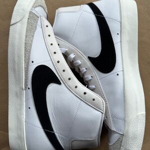 Nike Blazer Mid 77 Vintage Mens Size 11 White Athletic Shoes Sneakers BQ6806-100